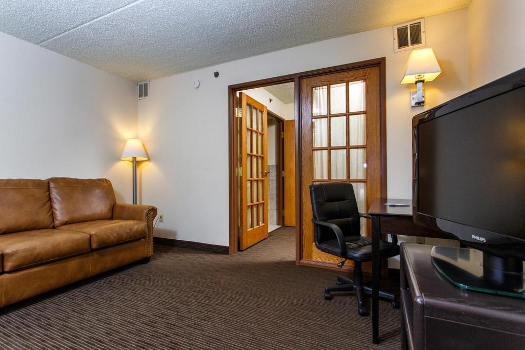 Two-Bedroom Suite Non-Smoking,718248943:JPEG